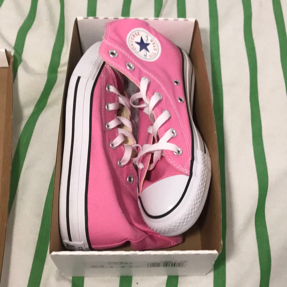 pink converse shoes!